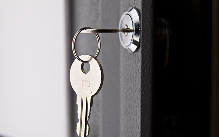 Green locksmith provides home lockout service in Daytona Beach & Ormond Beach, FL